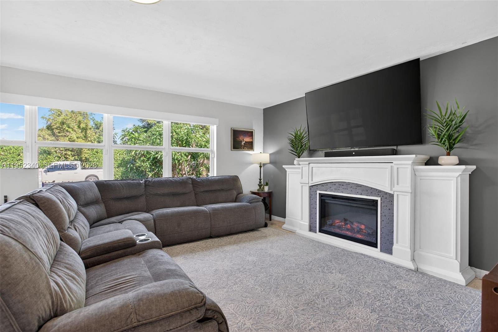 2910 NE 52nd St Fort Lauderdale, FL 33308