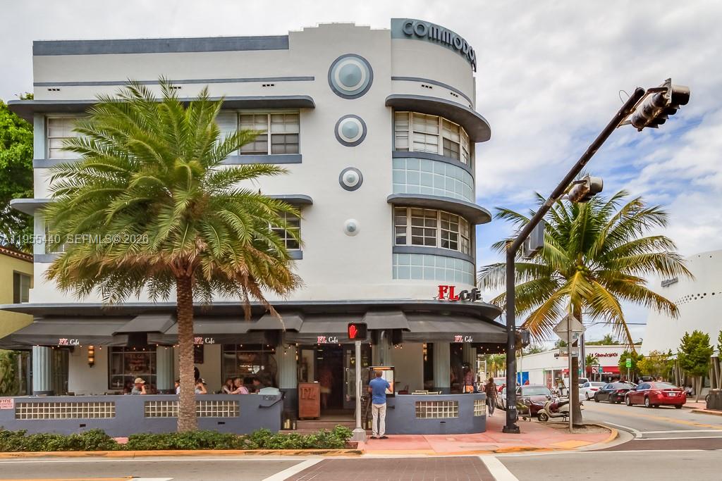 1360 Collins Ave #203