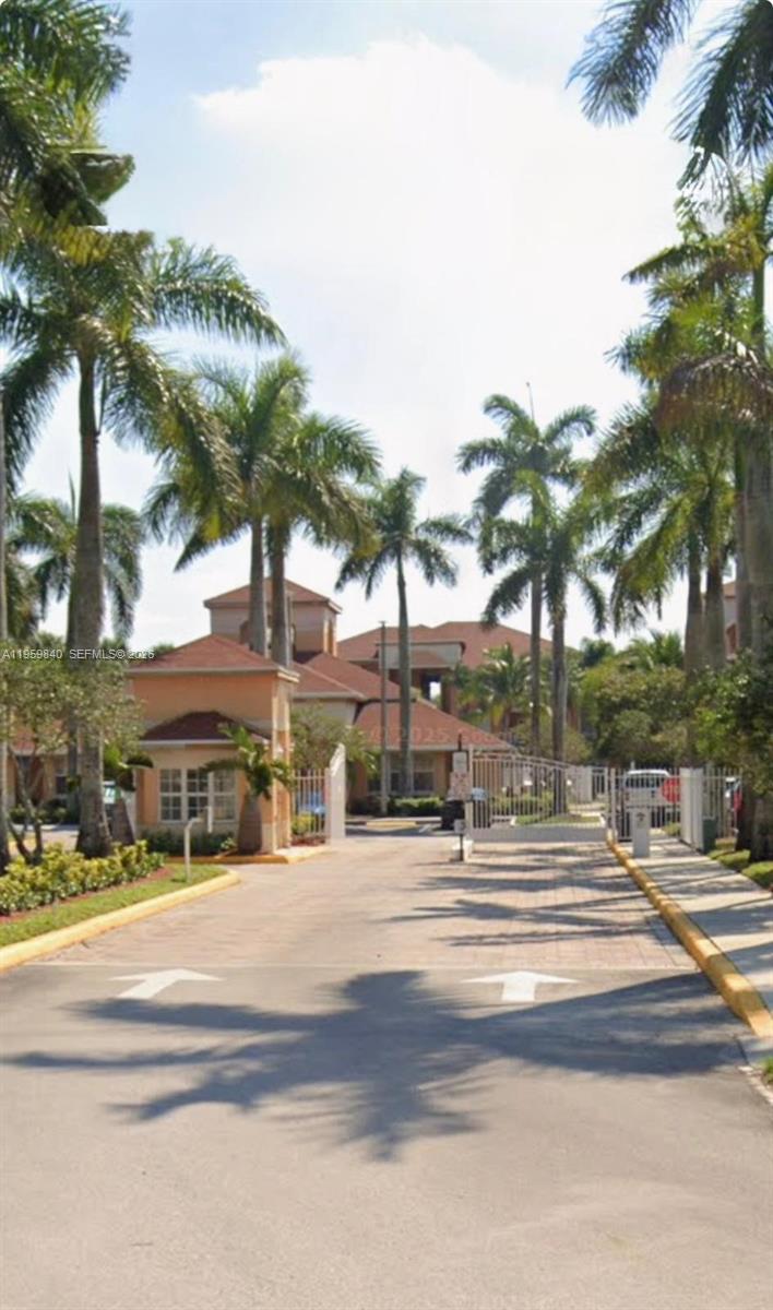 6976 SW 39th St #G106