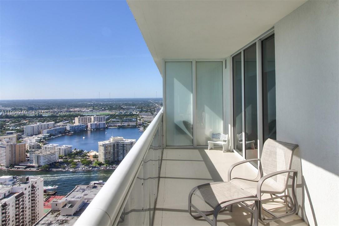 image Beach Club 223