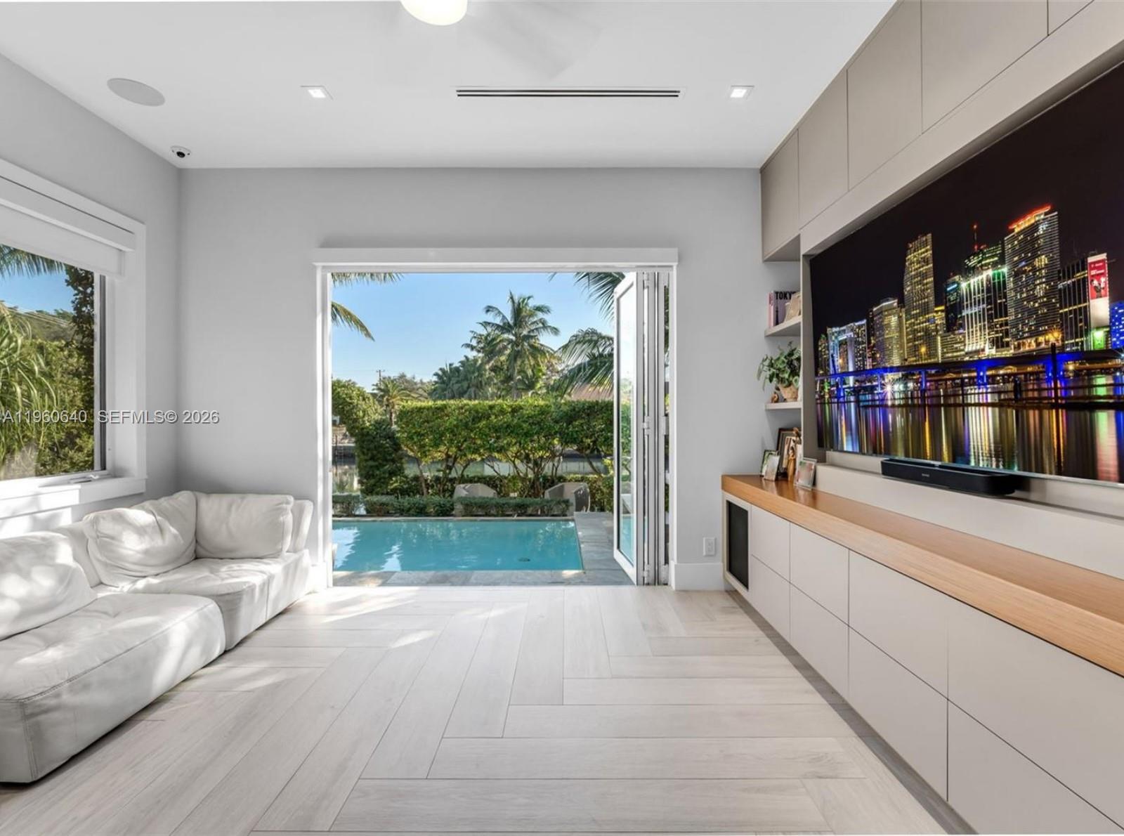 4819 University Dr Coral Gables, FL 33146