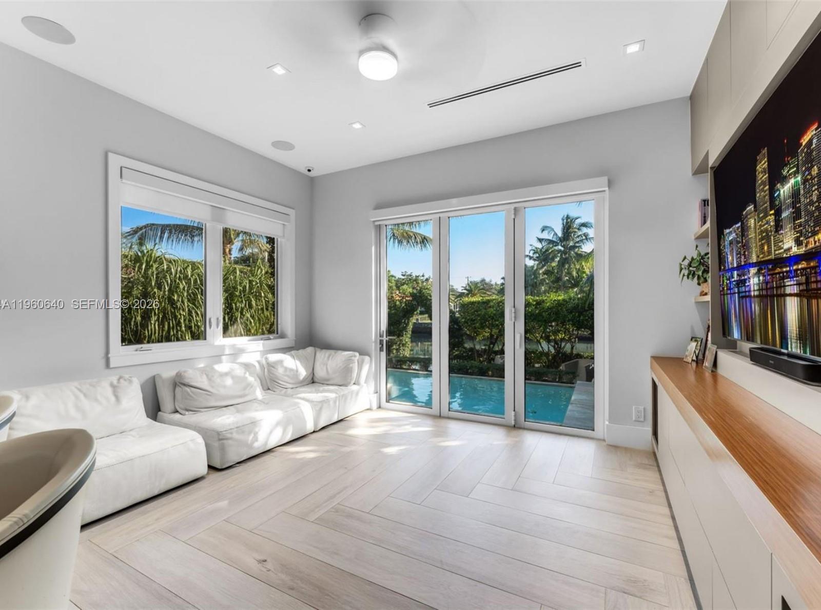 4819 University Dr Coral Gables, FL 33146