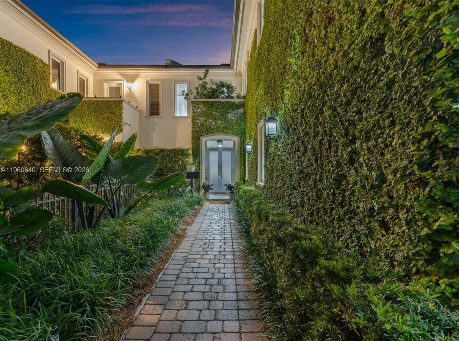 4819 University Dr Coral Gables, FL 33146