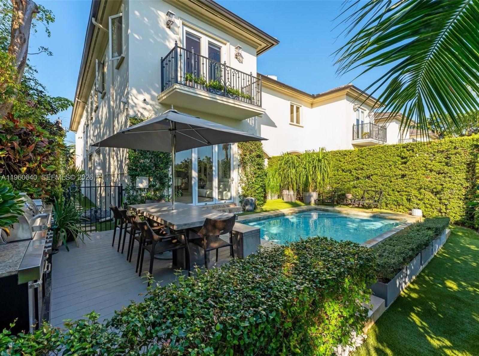 4819 University Dr Coral Gables, FL 33146