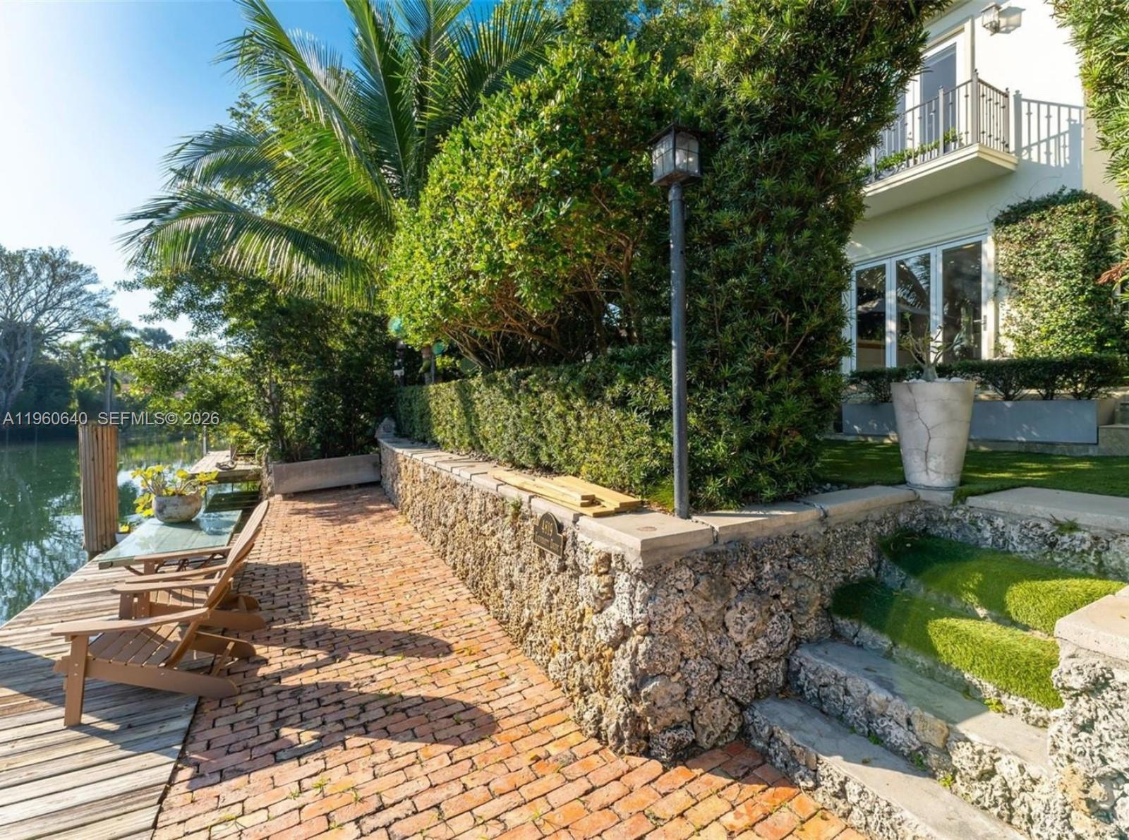 4819 University Dr Coral Gables, FL 33146