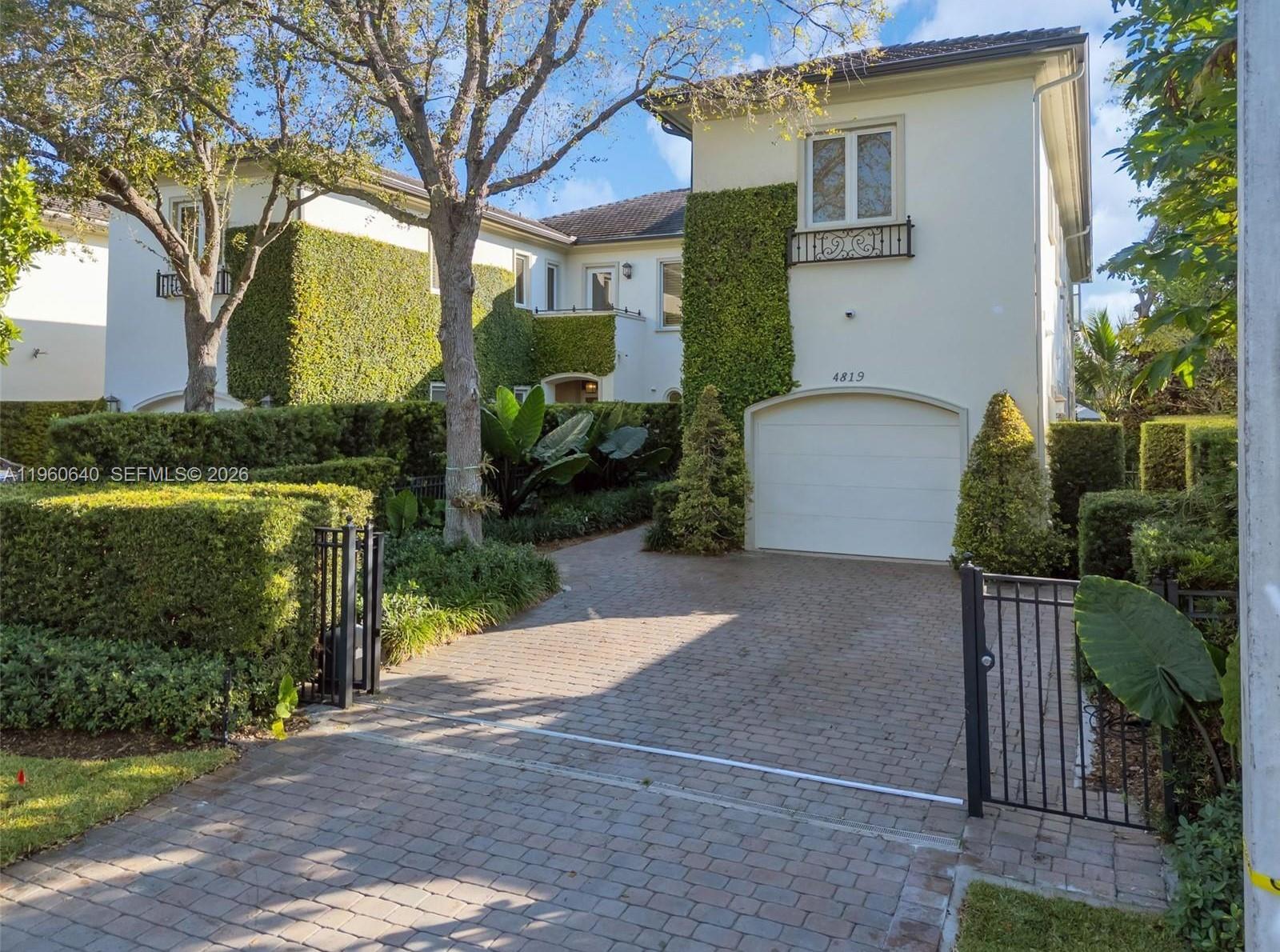 4819 University Dr Coral Gables, FL 33146