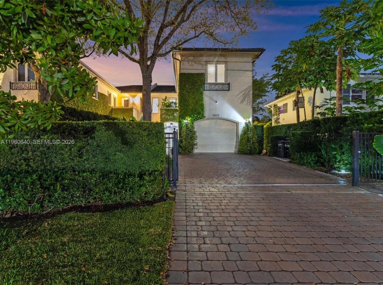 4819 University Dr Coral Gables, FL 33146