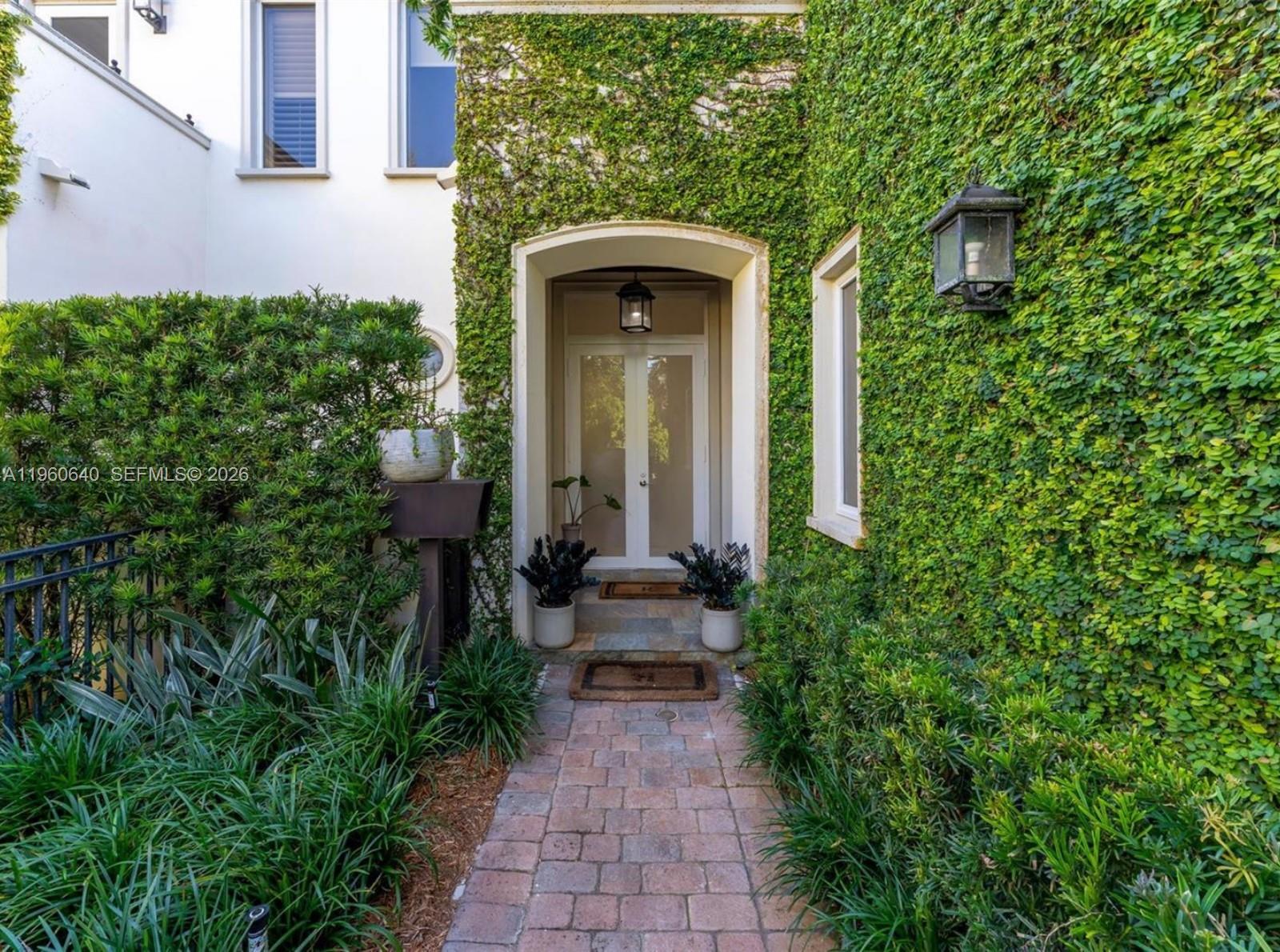 4819 University Dr Coral Gables, FL 33146