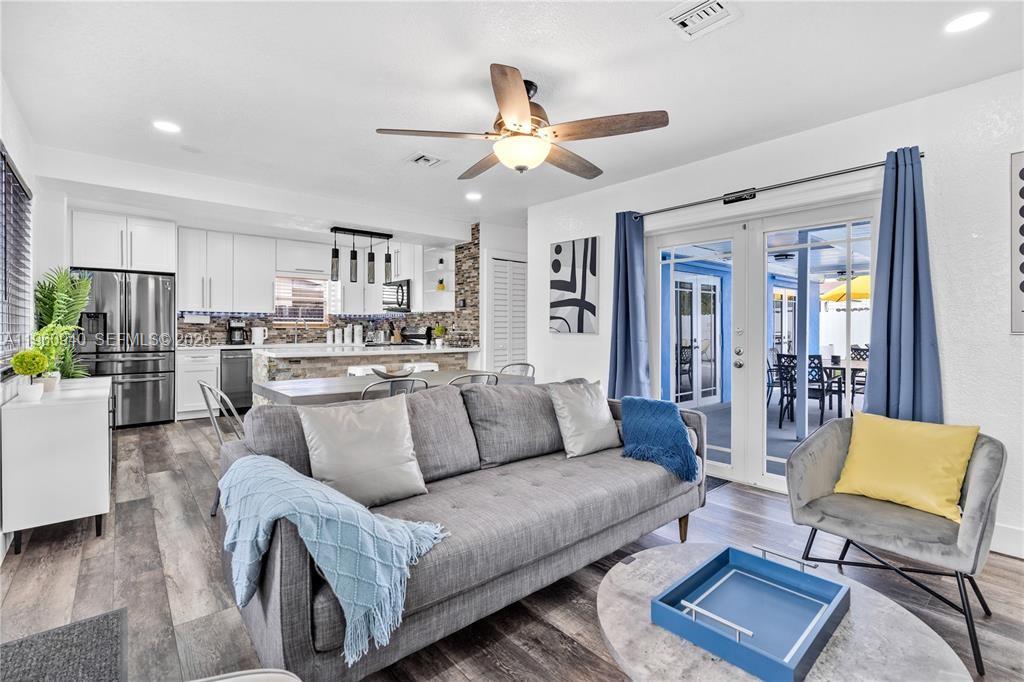 7831 Hope St Hollywood, FL 33024