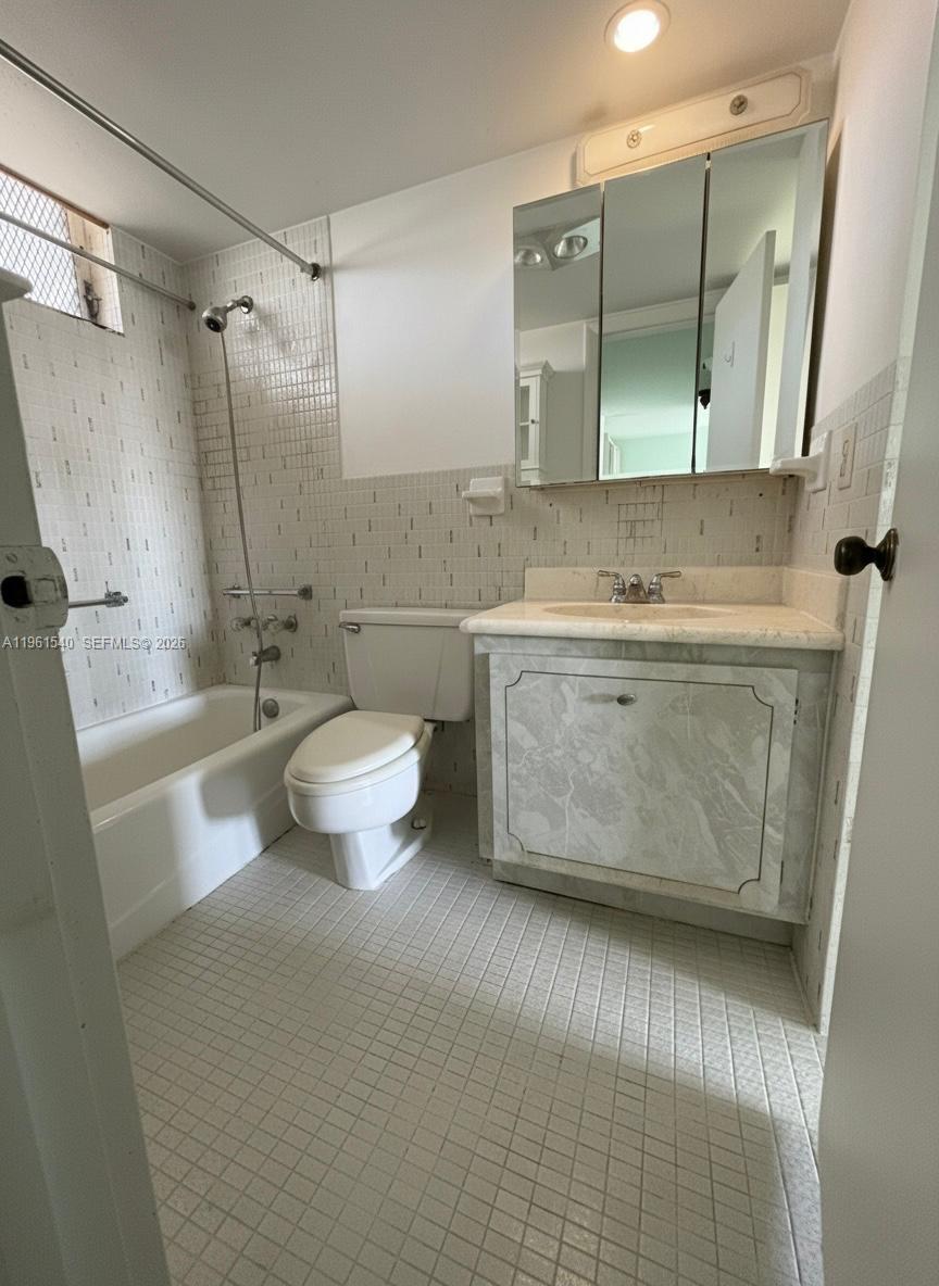 Undisclosed Address Aventura, FL 33160