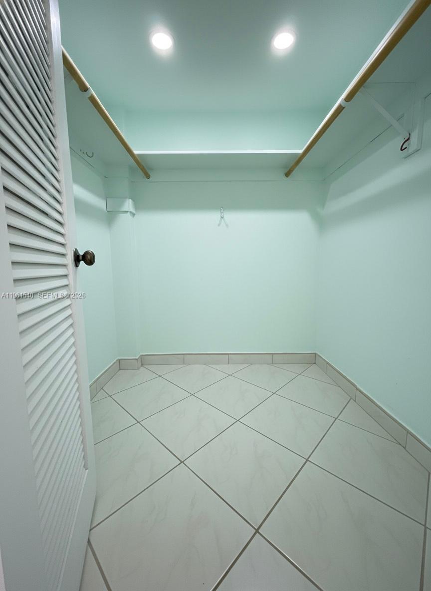 Undisclosed Address Aventura, FL 33160