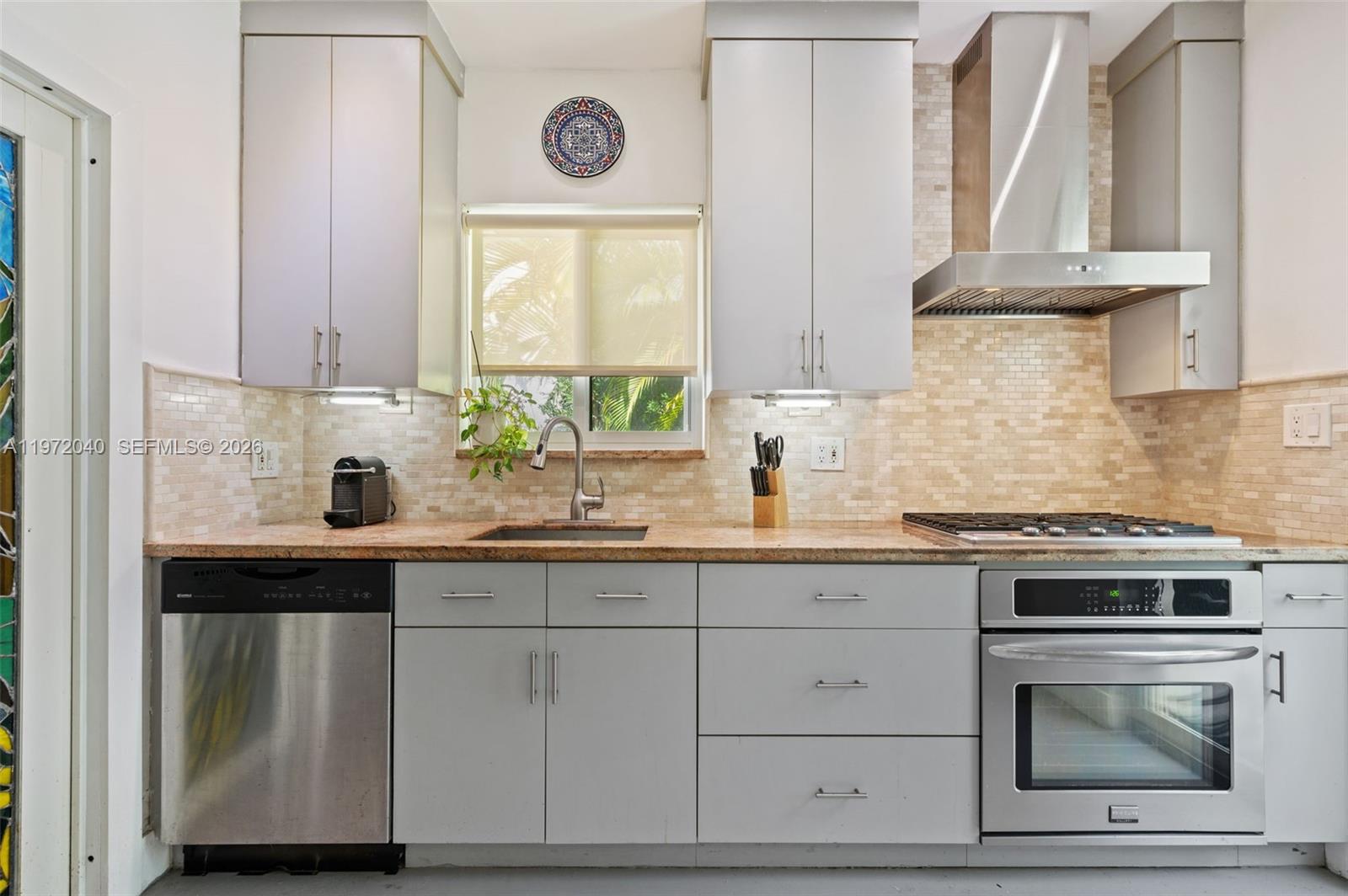 8819 Hawthorne Ave Surfside, FL 33154