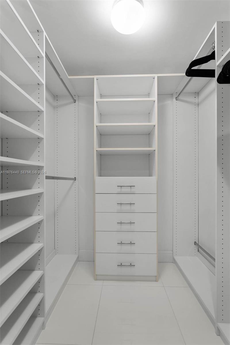 495 Brickell Ave #805 Miami, FL 33131