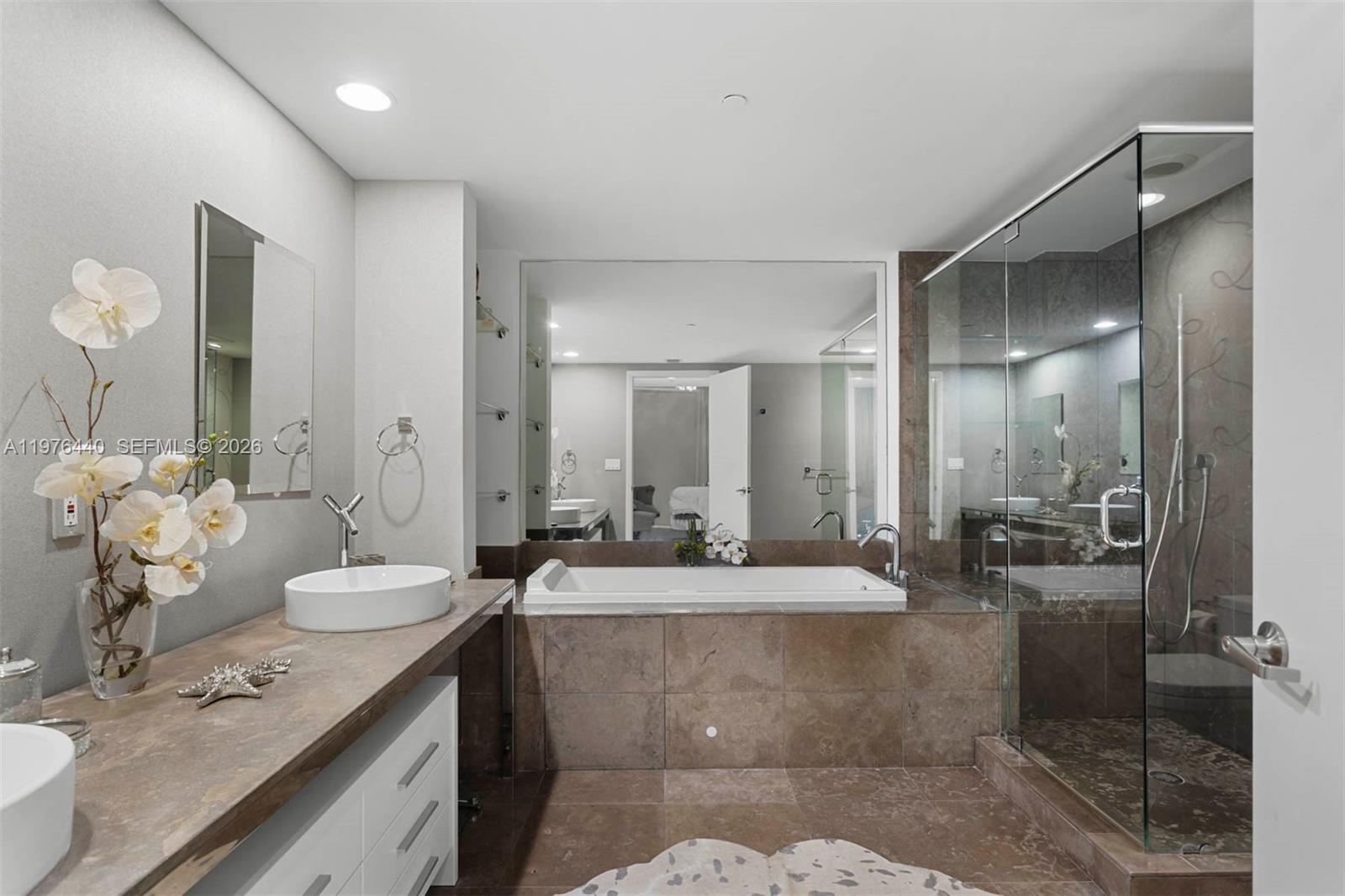 495 Brickell Ave #805 Miami, FL 33131