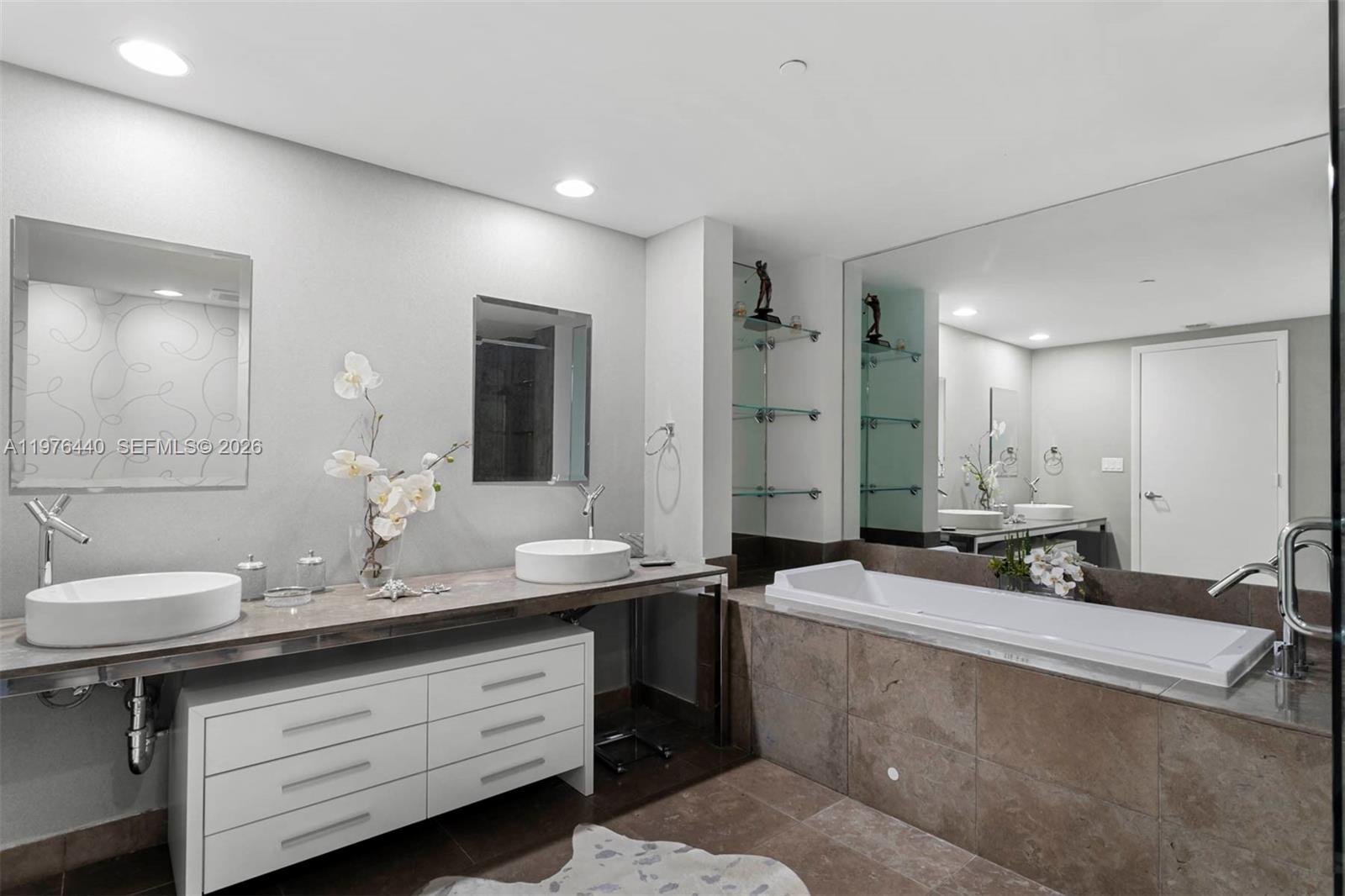 495 Brickell Ave #805 Miami, FL 33131