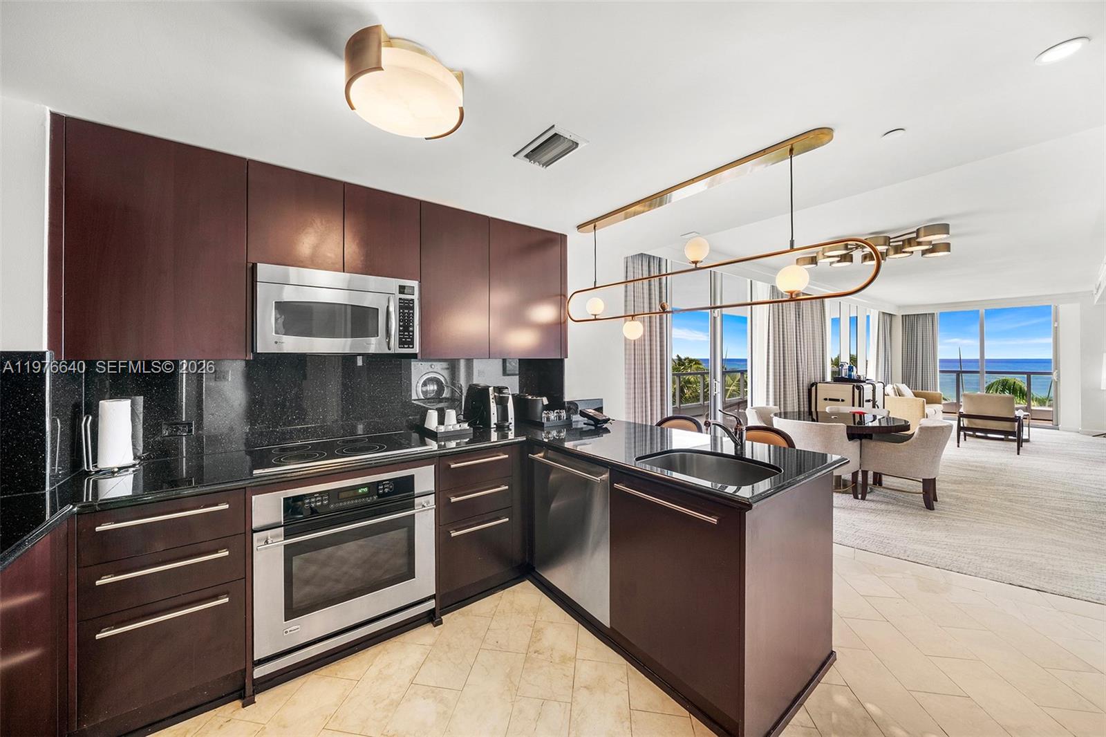 4391 Collins Ave #410 Miami Beach, FL 33140