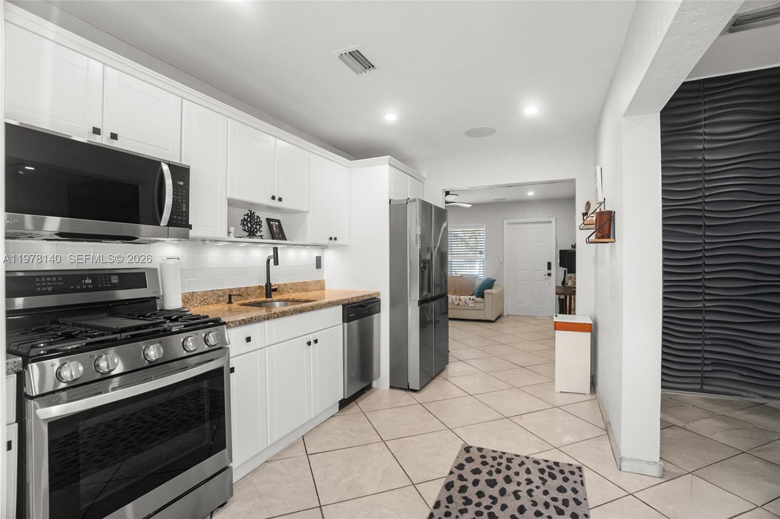 5324 NE 3rd Ter Oakland Park, FL 33334