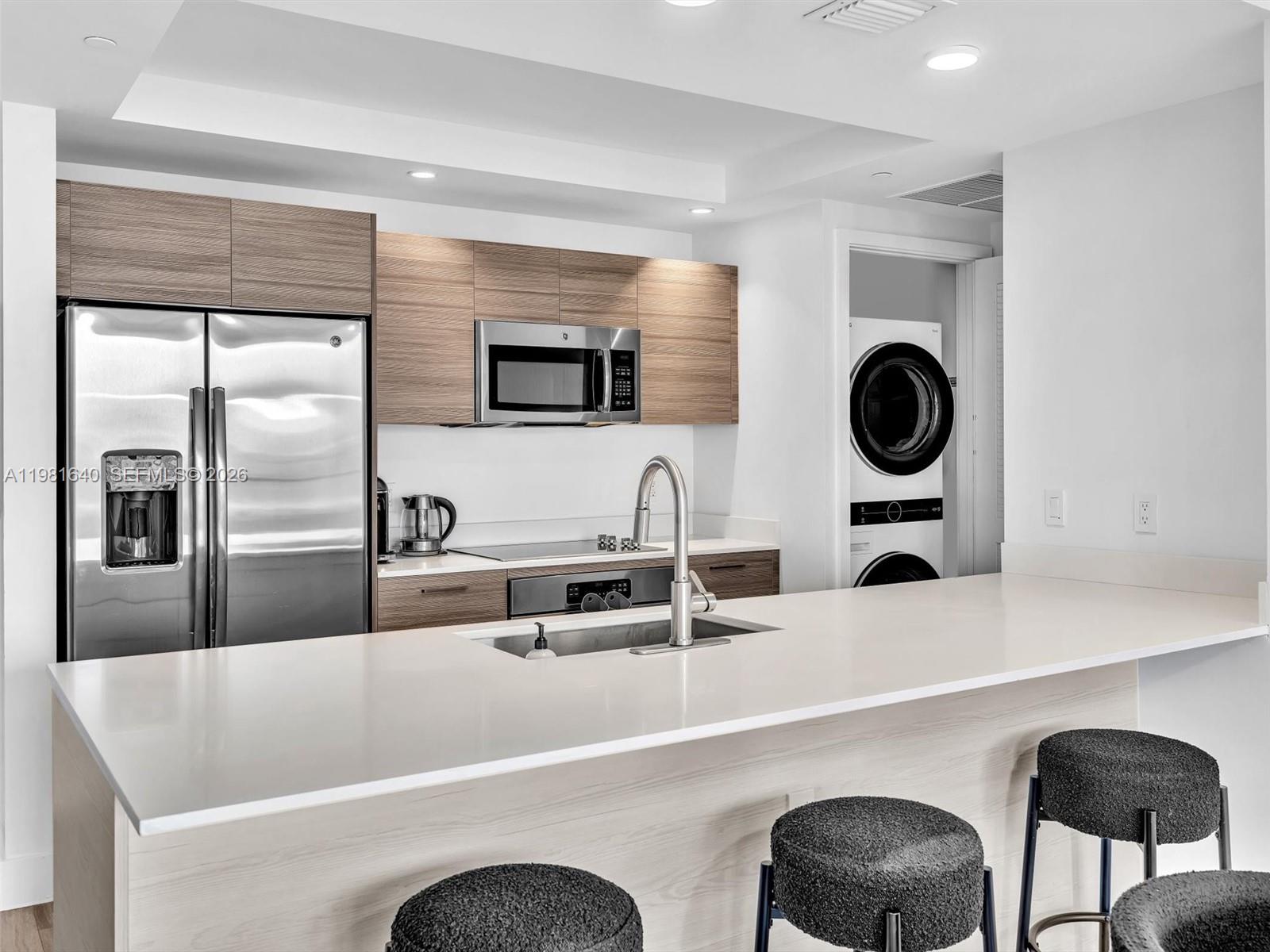 121 NE 34th St #2102 Miami, FL 33137