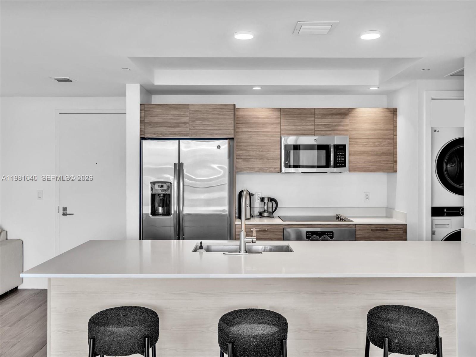 121 NE 34th St #2102 Miami, FL 33137