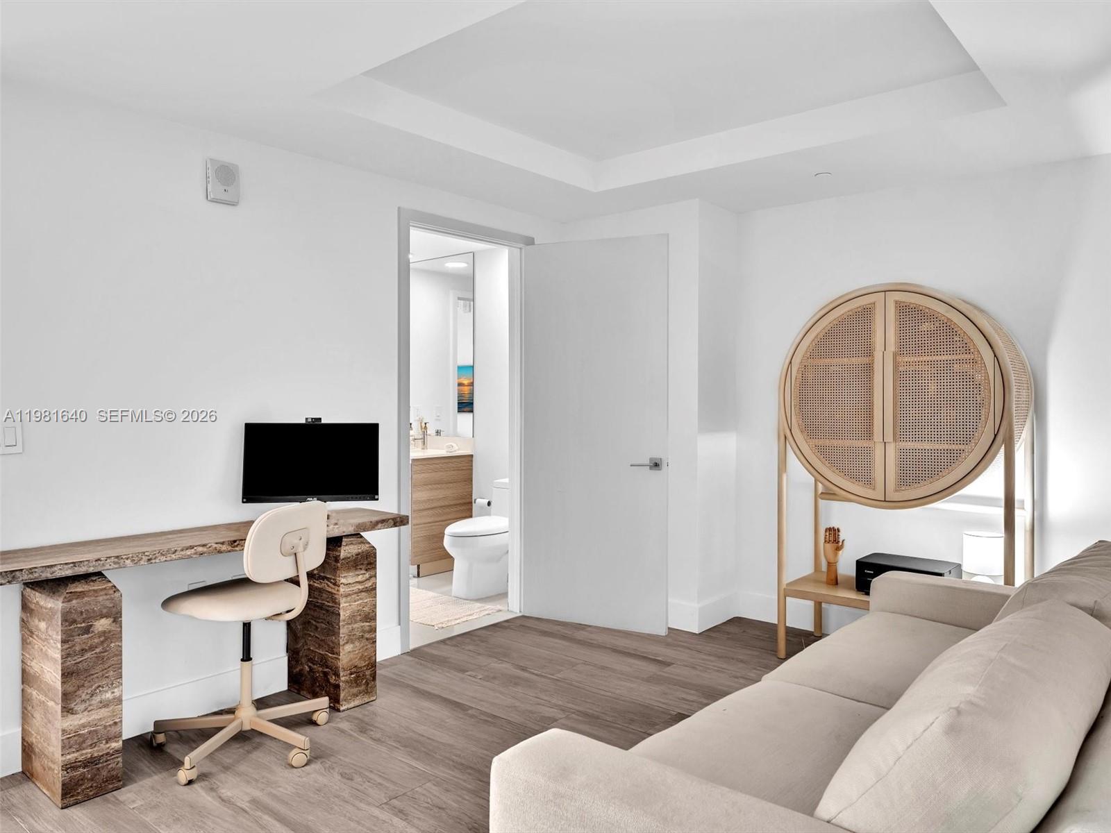 121 NE 34th St #2102 Miami, FL 33137