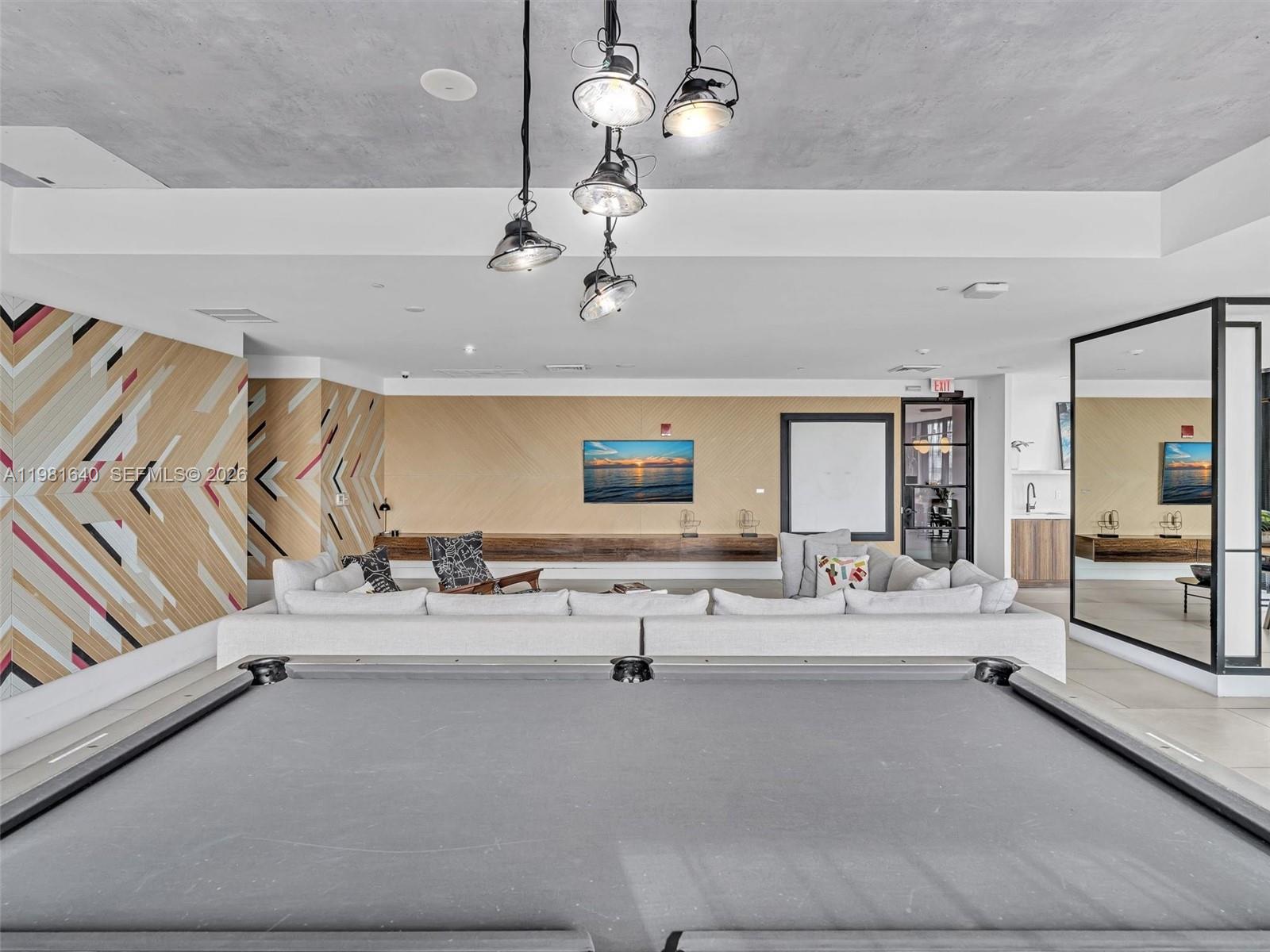 121 NE 34th St #2102 Miami, FL 33137