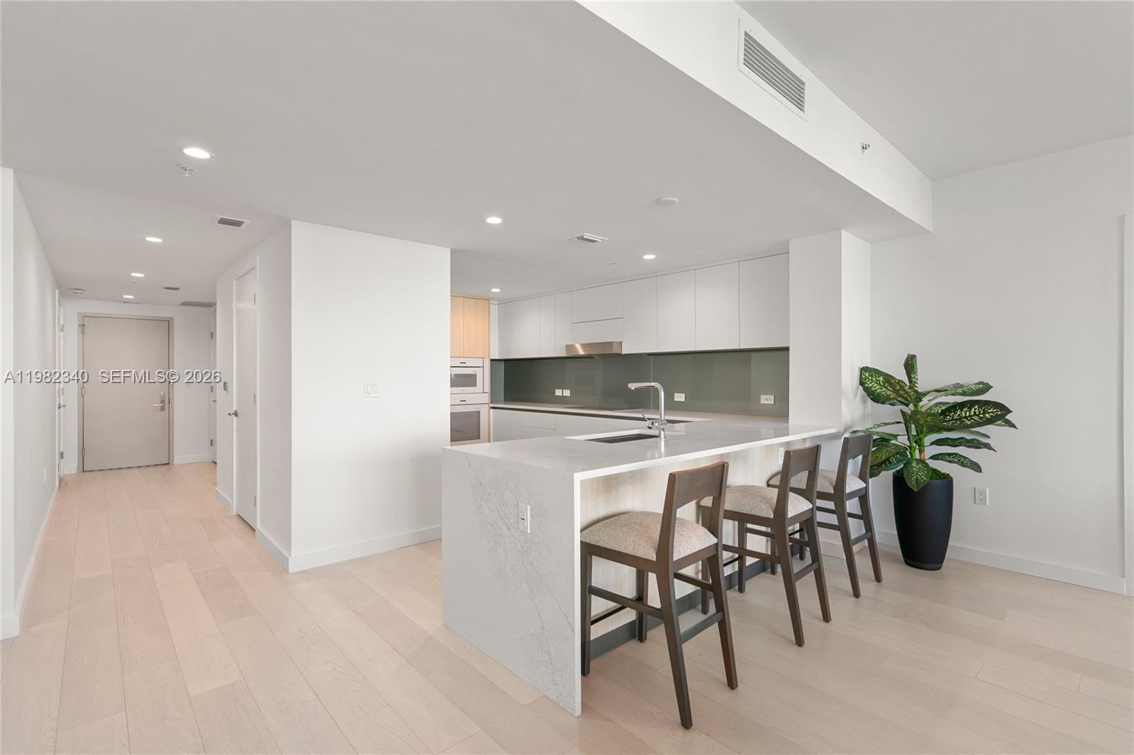 9201 E Bay Hbr Dr #604 Bay Harbor Islands, FL 33154