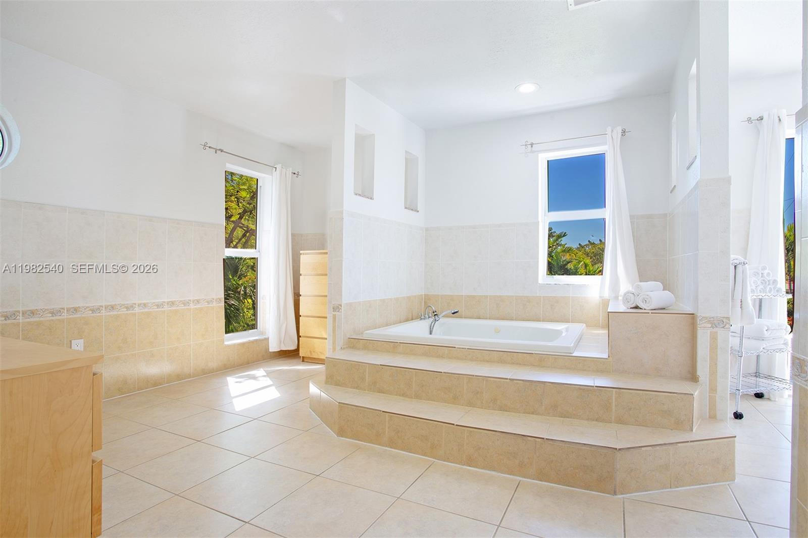 100 SW 26th Rd Miami, FL 33129