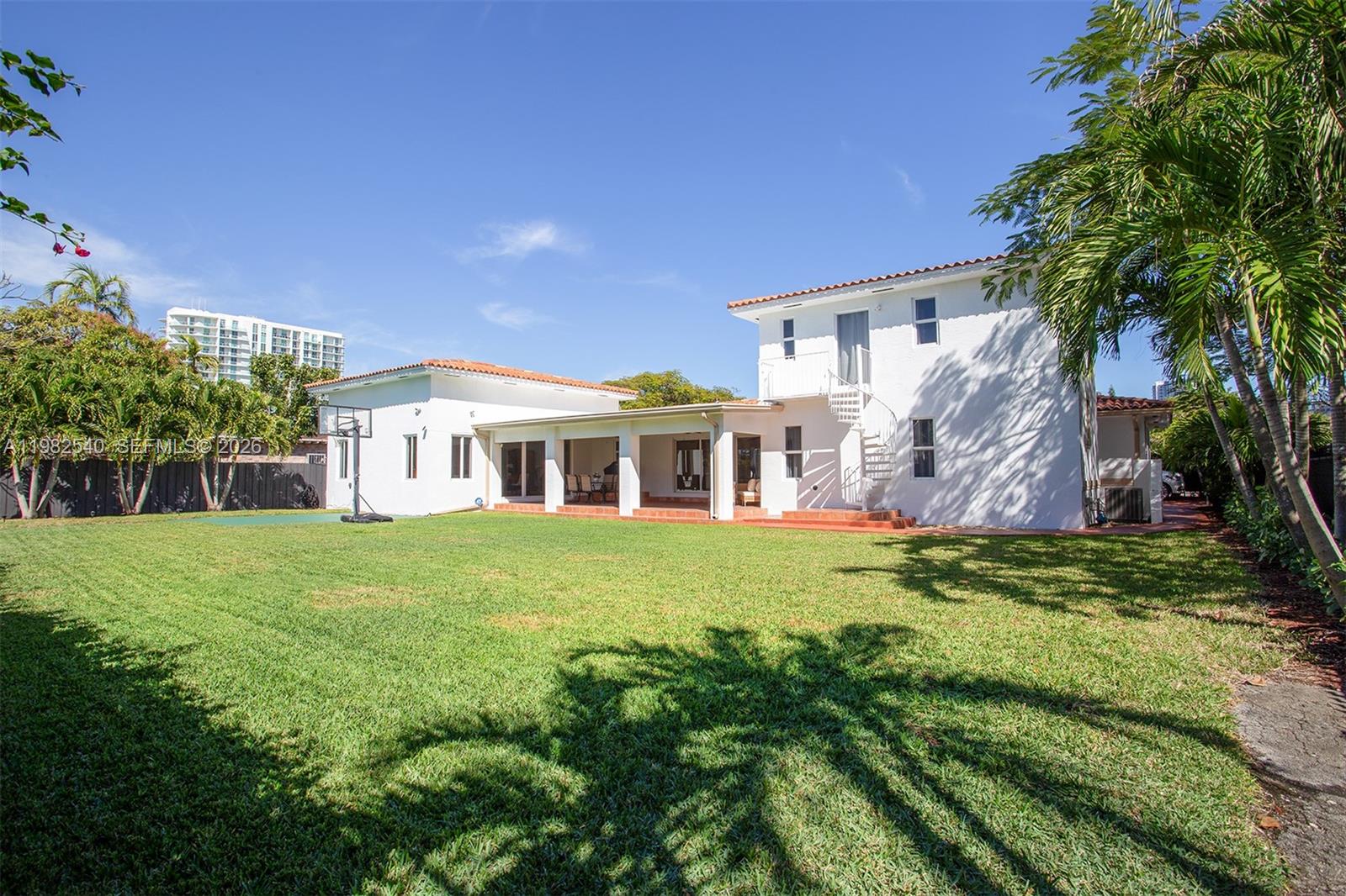 100 SW 26th Rd Miami, FL 33129