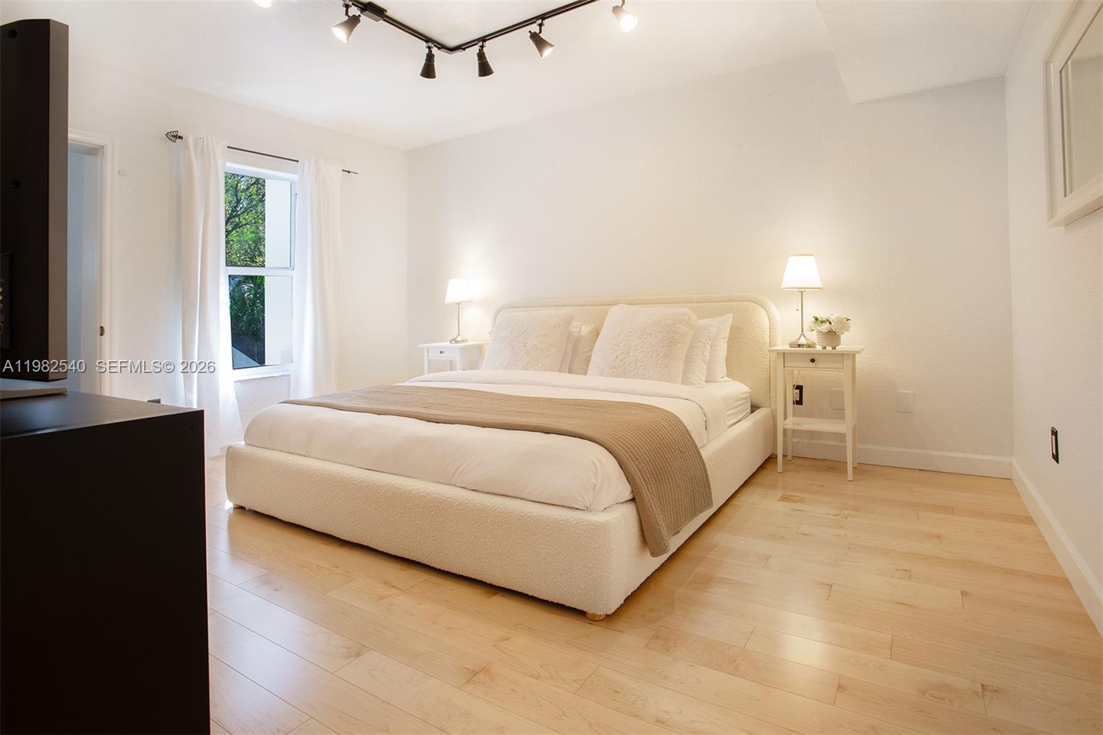 100 SW 26th Rd Miami, FL 33129