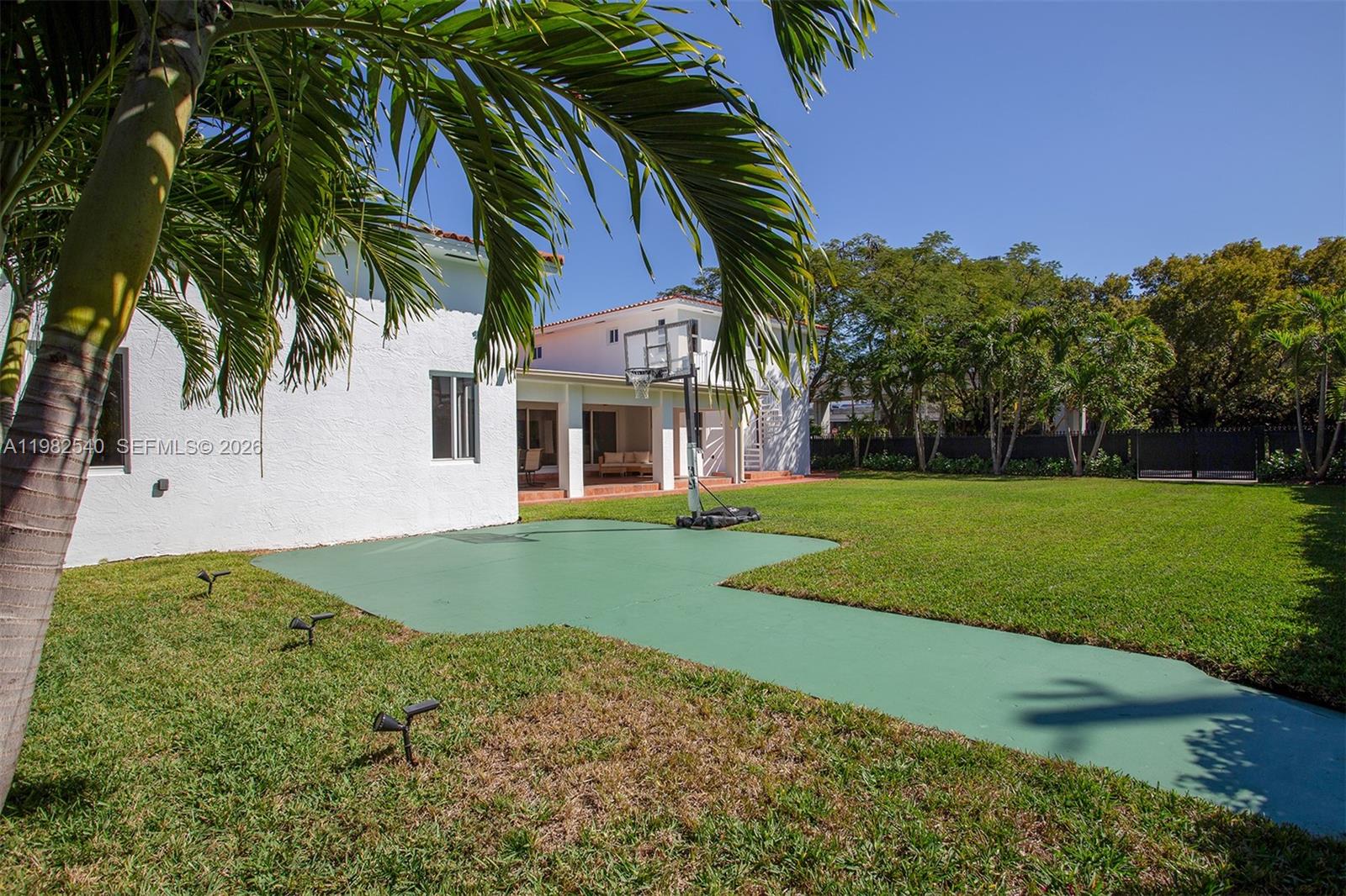 100 SW 26th Rd Miami, FL 33129