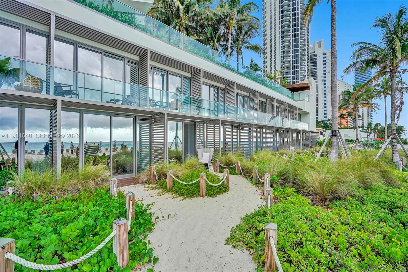 18975 Collins Ave #Cabana 8 Sunny Isles Beach, FL 33160