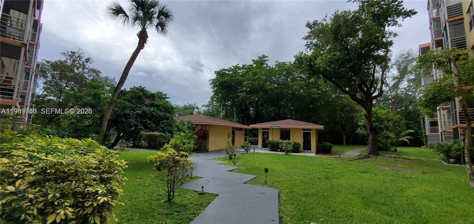 17890 W Dixie Hwy 702 Hwy #702 North Miami Beach, FL 33160