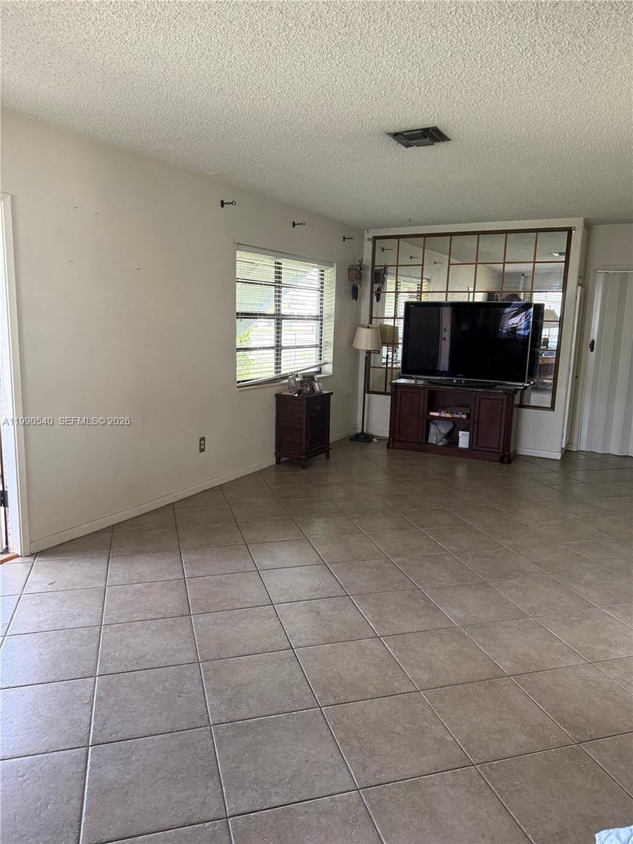 1570 NE 15th St Homestead, FL 33033