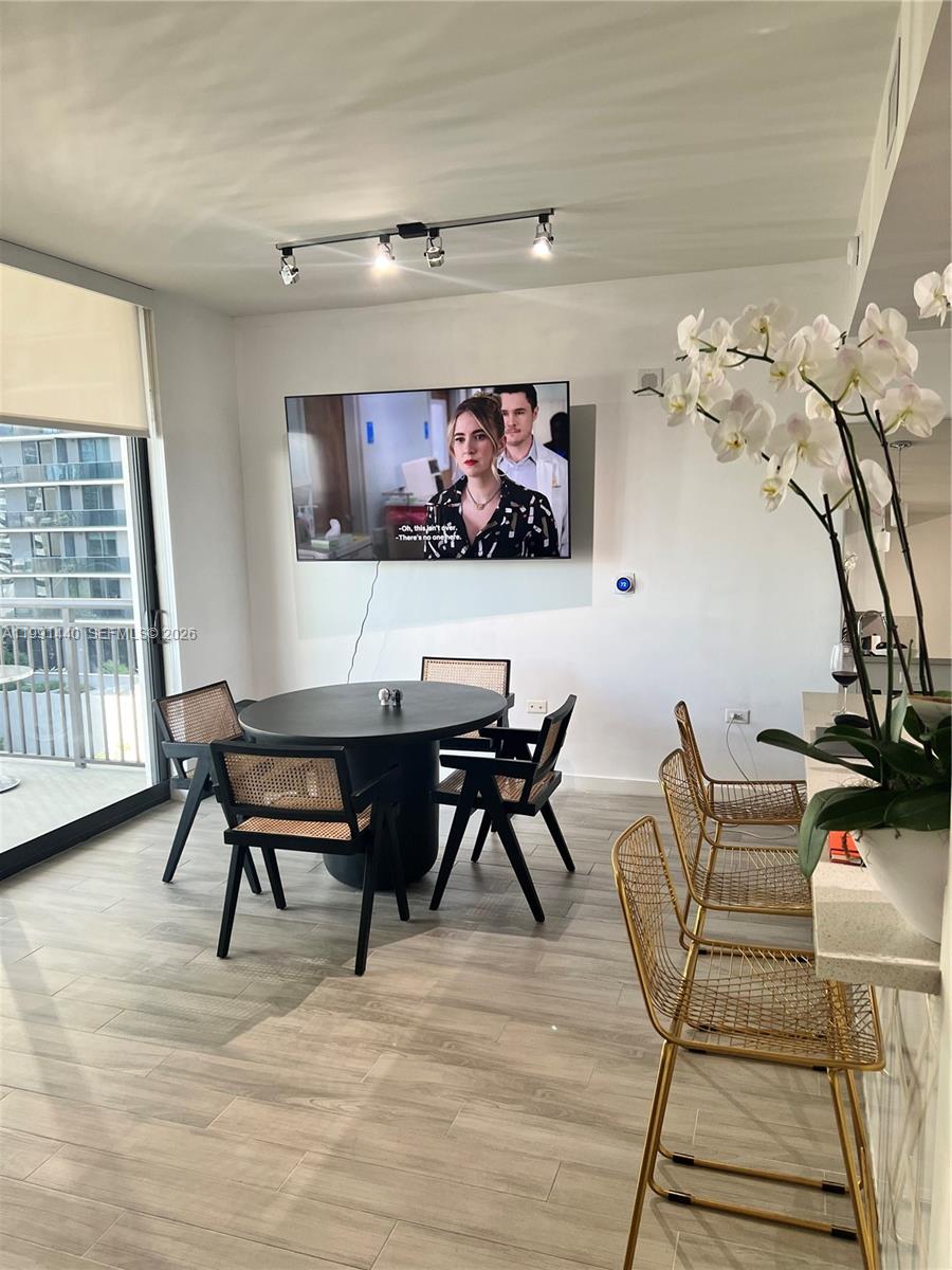 image Nine at Mary Brickell Village11