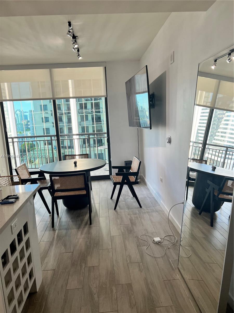 image Nine at Mary Brickell Village8