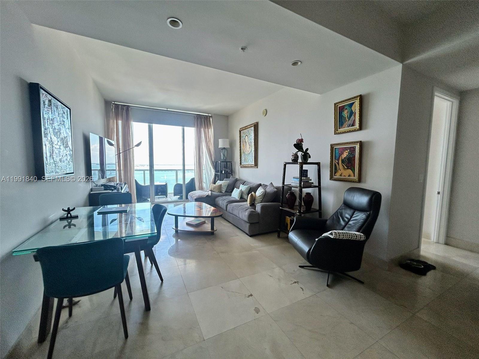 218 SE 14th St #TS303 Miami, FL 33131