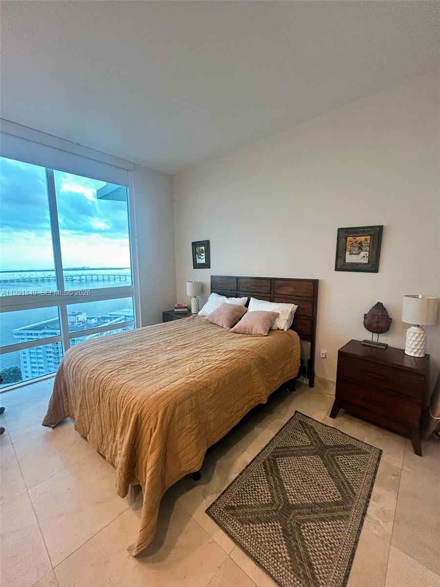 218 SE 14th St #TS303 Miami, FL 33131