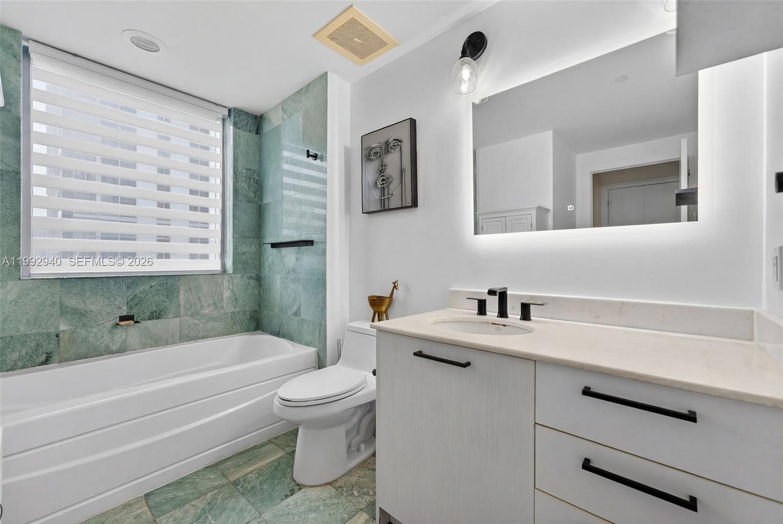 1050 Brickell Ave #2510 Miami, FL 33131