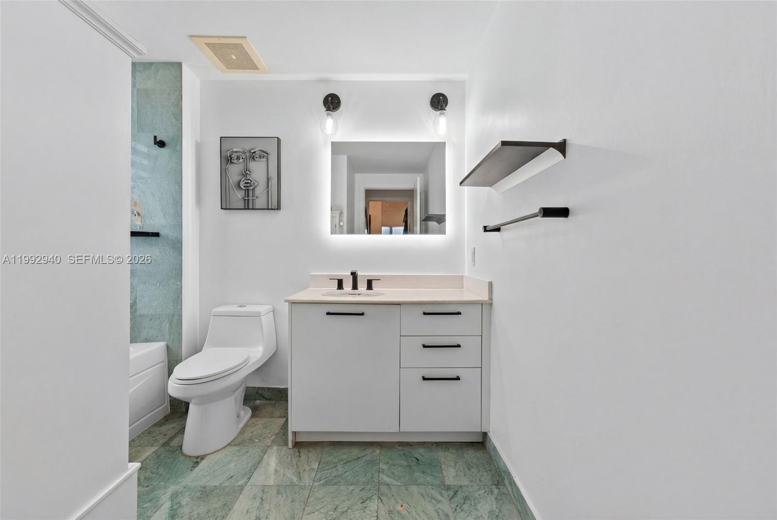 1050 Brickell Ave #2510 Miami, FL 33131