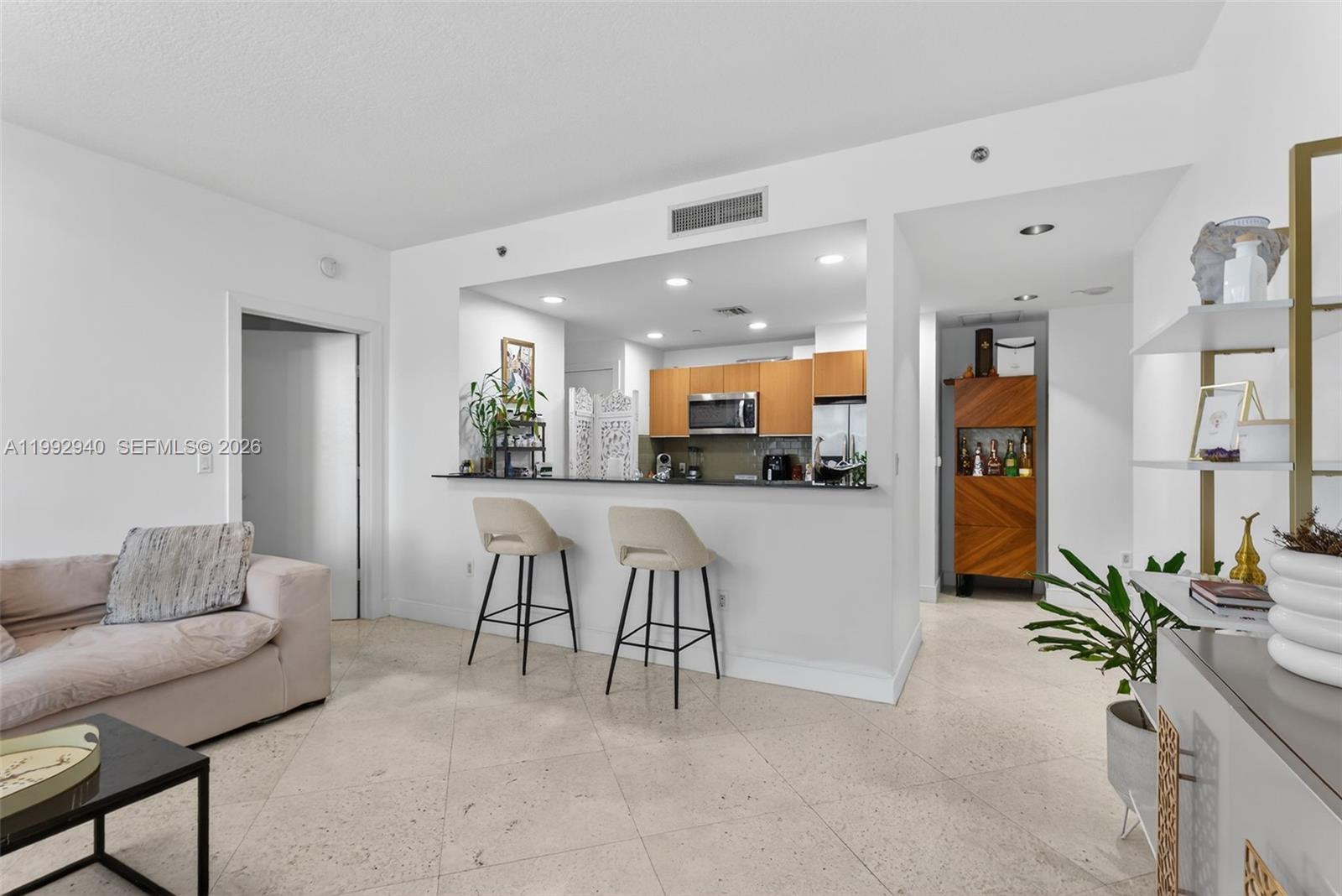 1050 Brickell Ave #2510 Miami, FL 33131