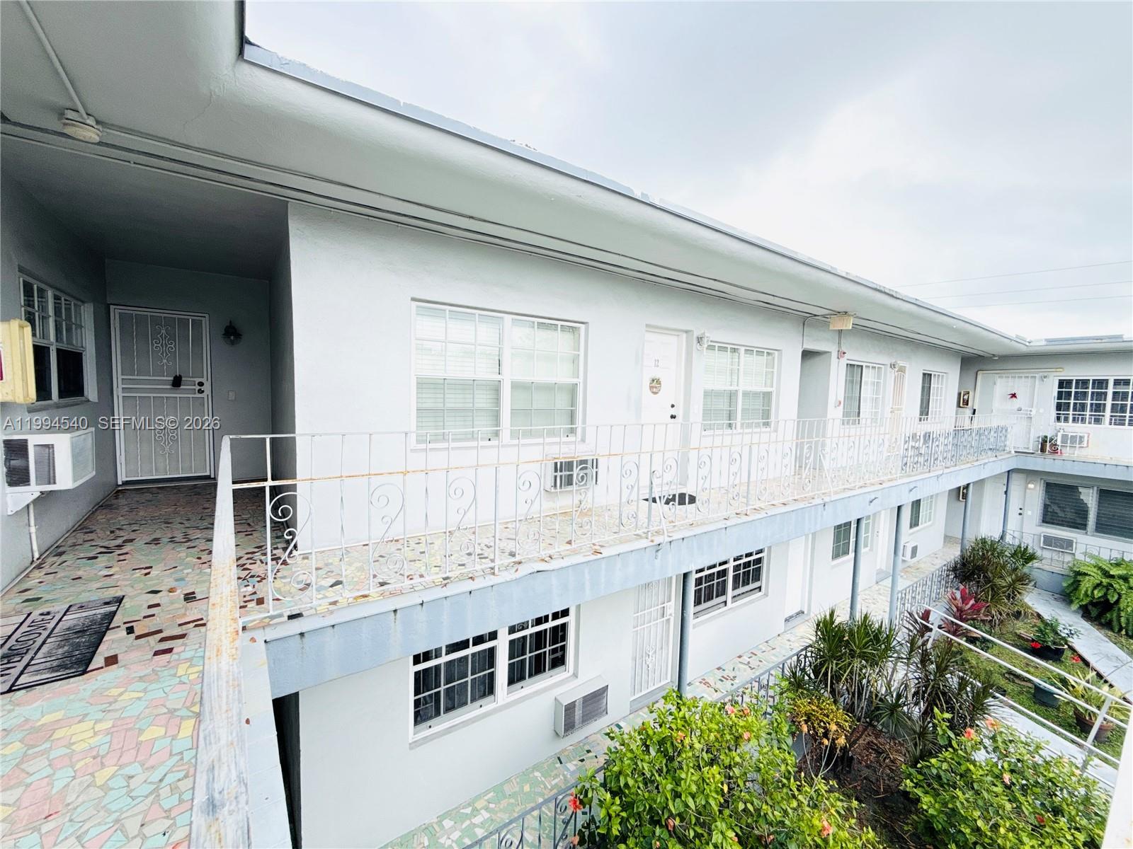 555 SW 16th Ave #11 Miami, FL 33135