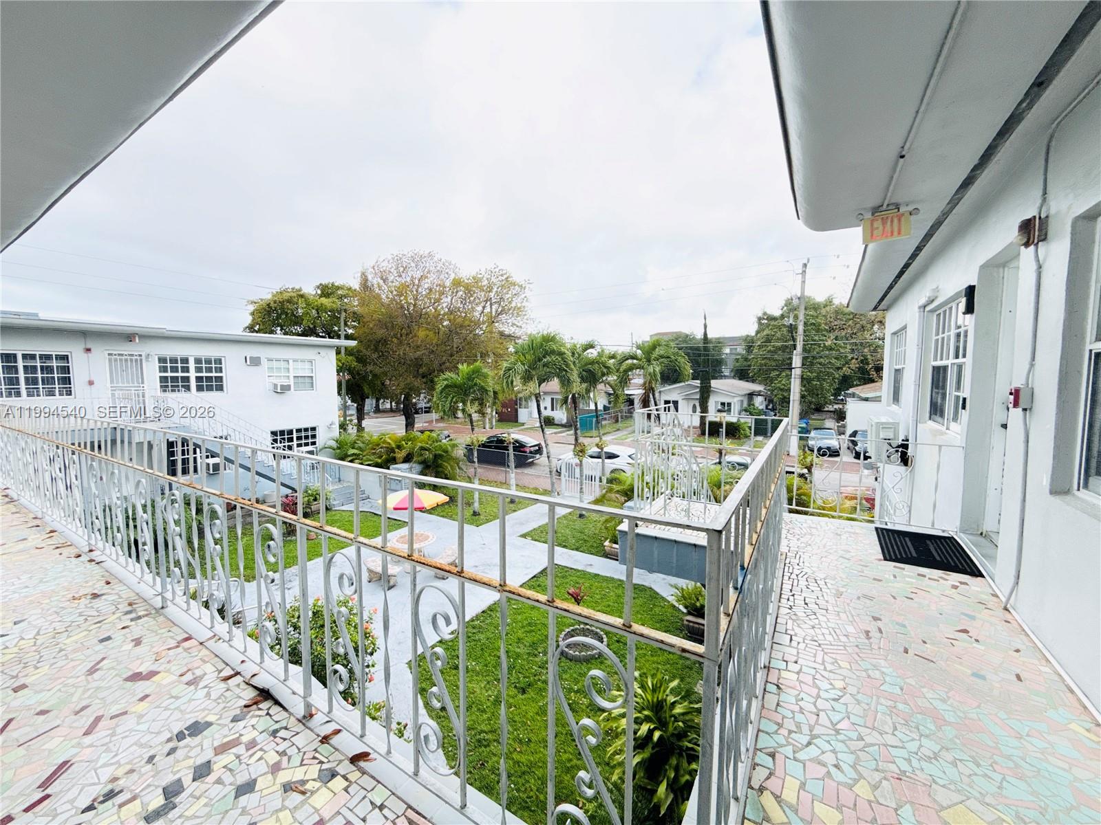 555 SW 16th Ave #11 Miami, FL 33135