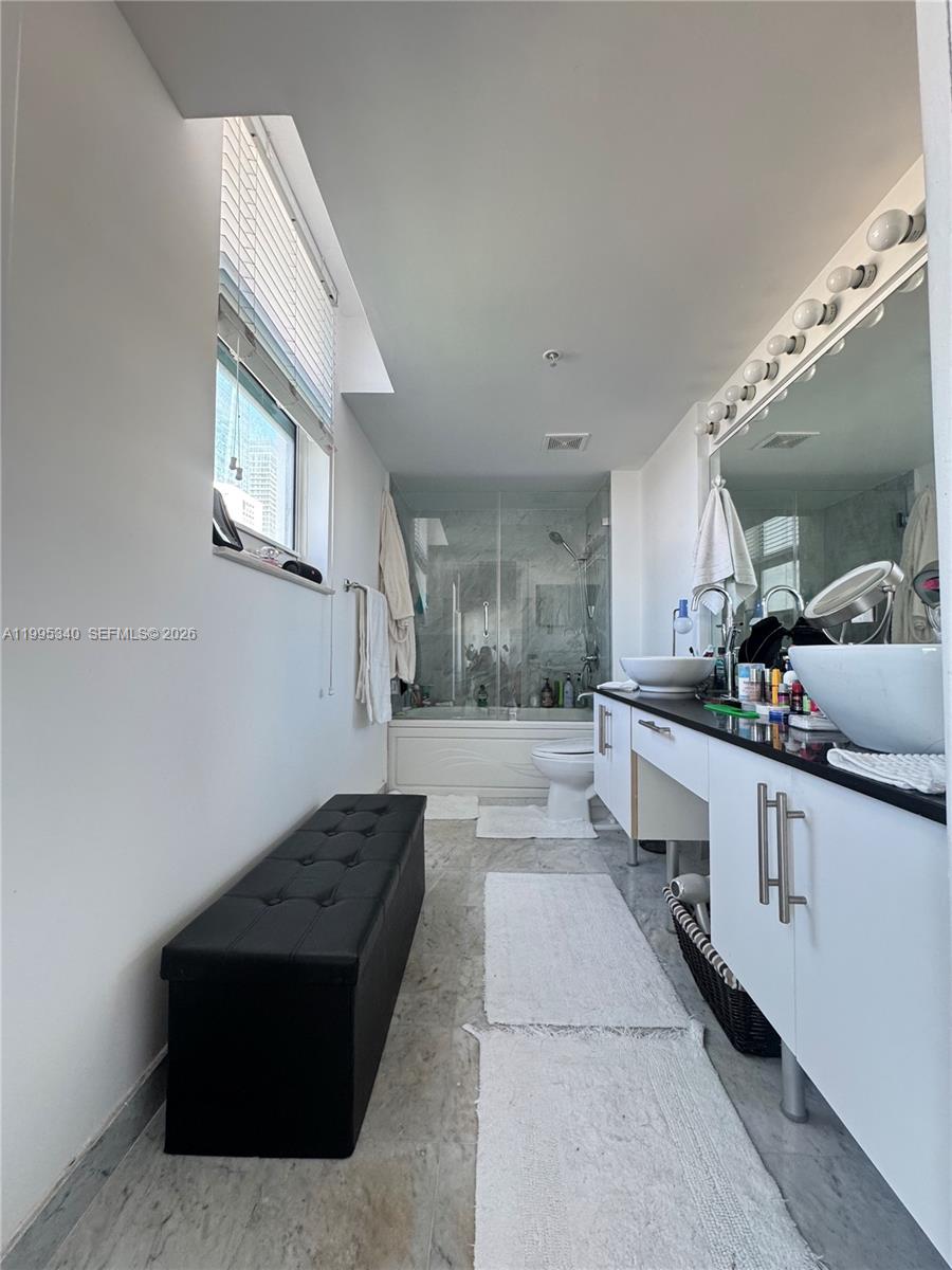 image Brickell on the River North5