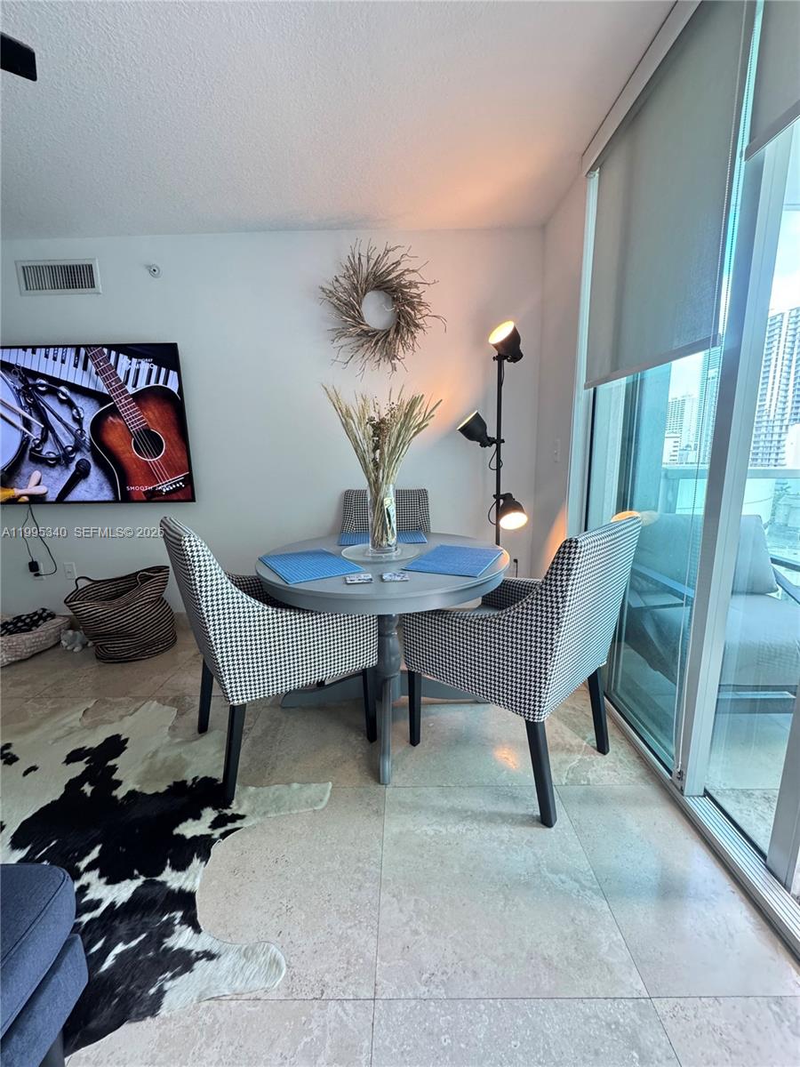 image Brickell on the River North6