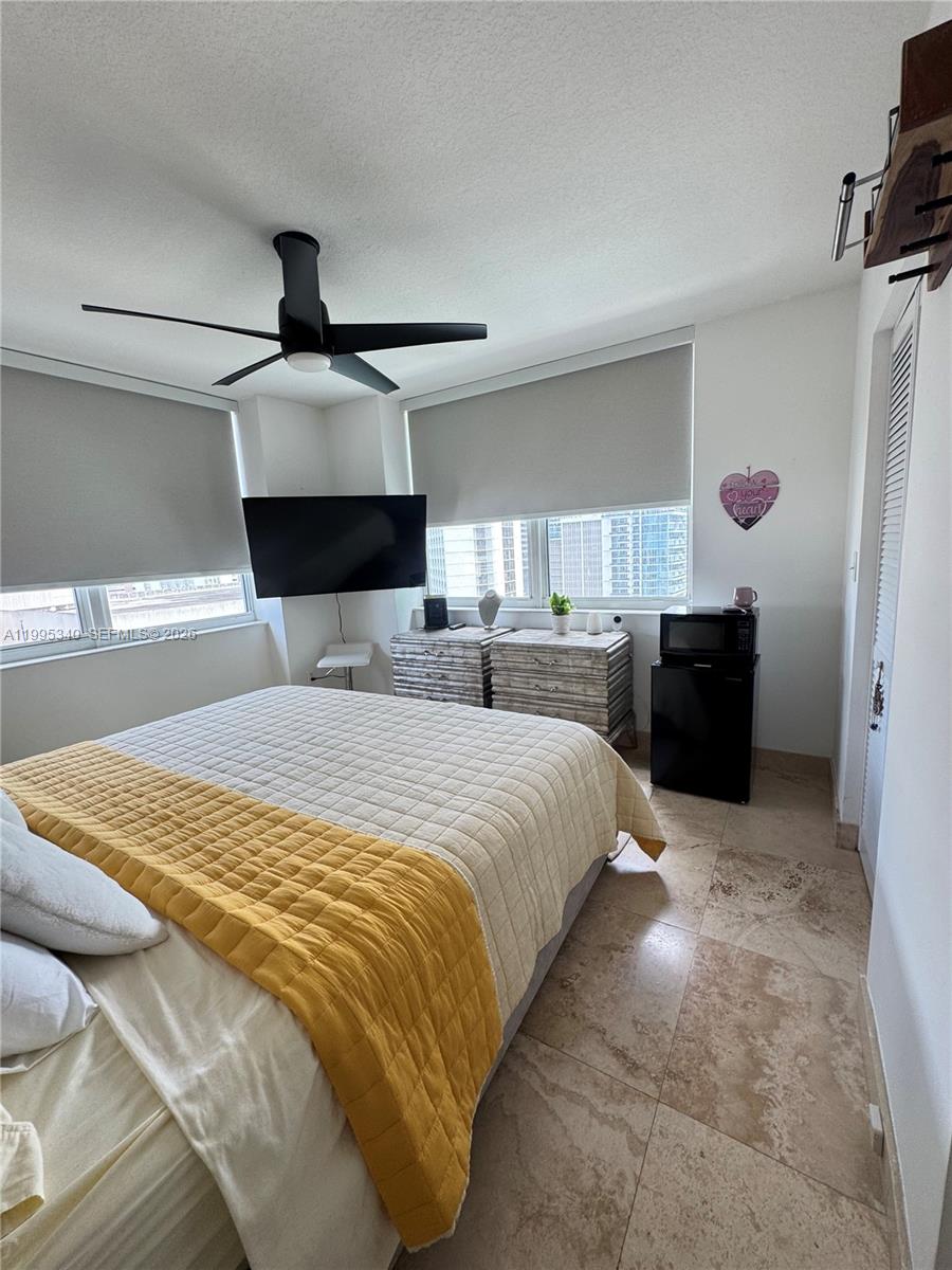 image Brickell on the River North7