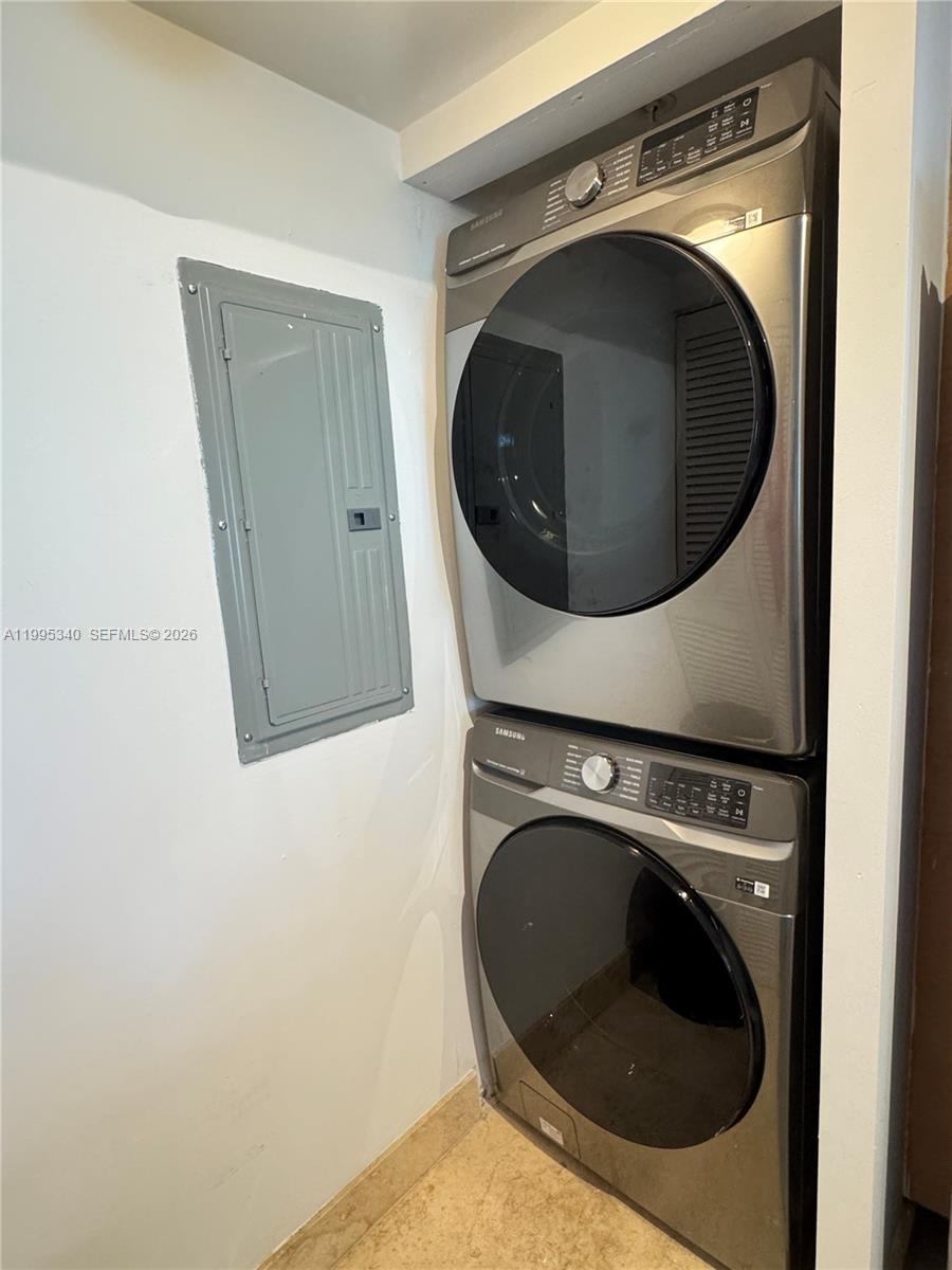 image Brickell on the River North8