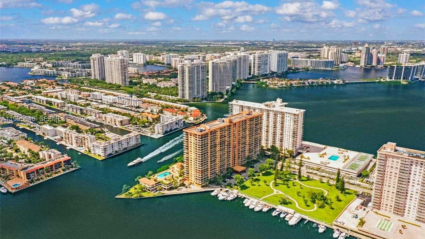 image Winston Towers 70020