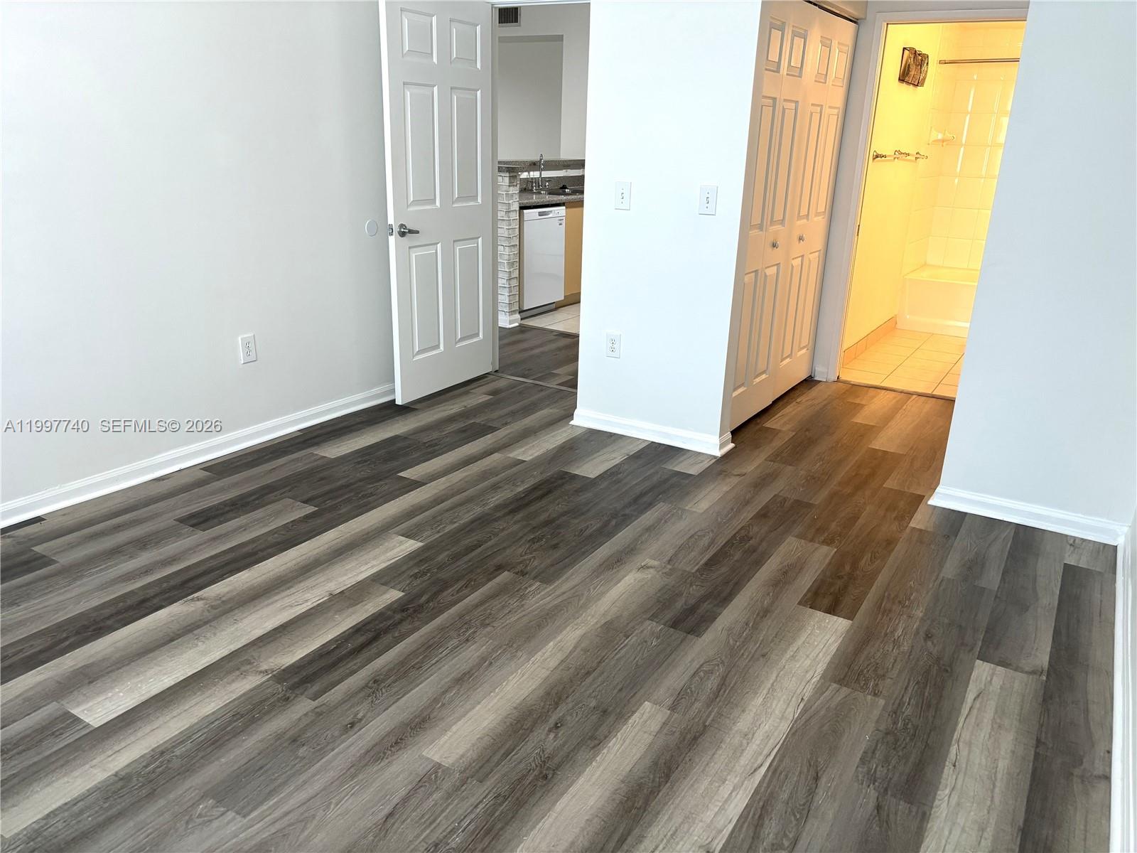 8050 N Nob Hl Rd #105 Tamarac, FL 33321