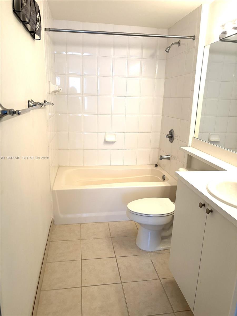 8050 N Nob Hl Rd #105 Tamarac, FL 33321