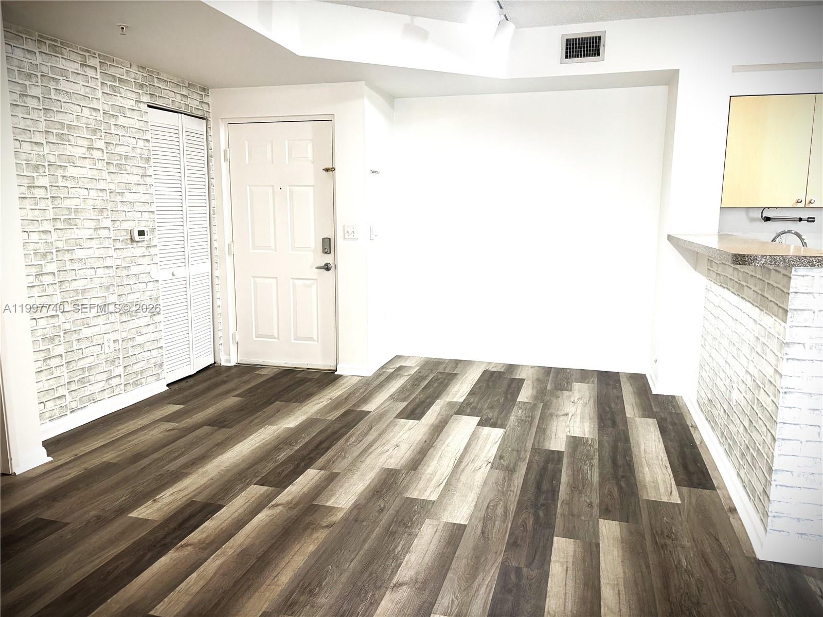 8050 N Nob Hl Rd #105 Tamarac, FL 33321